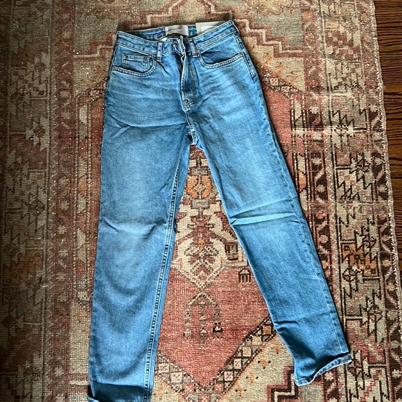Everlane Curvy Cheeky Jean - Picture 1 of 3